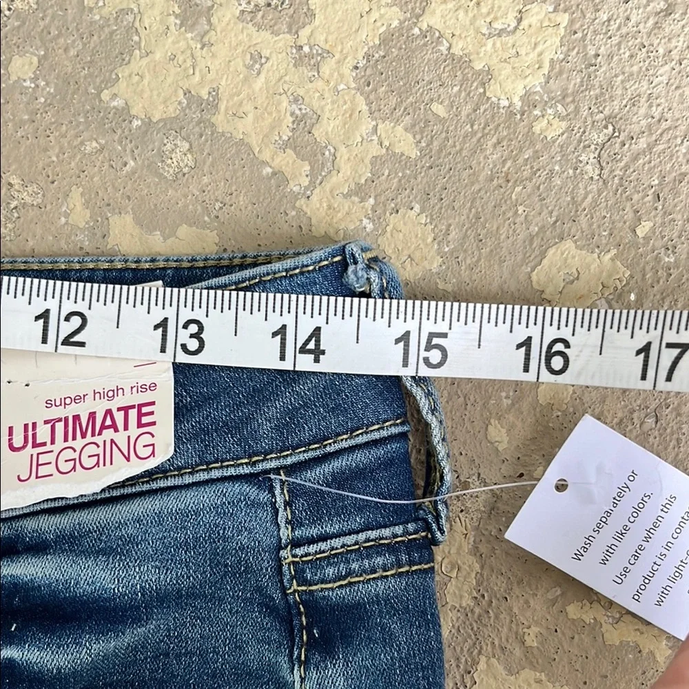 New SO super high-rise ultimate jegging with Modern Distressing - Picture 7 of 16